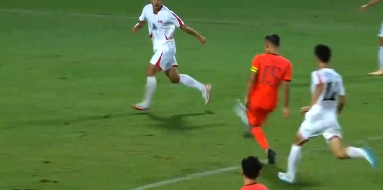 U23国足反超!37岁吴曦精彩吊射破门+捂嘴难以置信,本场传射建功
