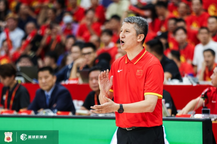 郭士强:最近两场都只有9名球员能打 大家每个人都分担了很多