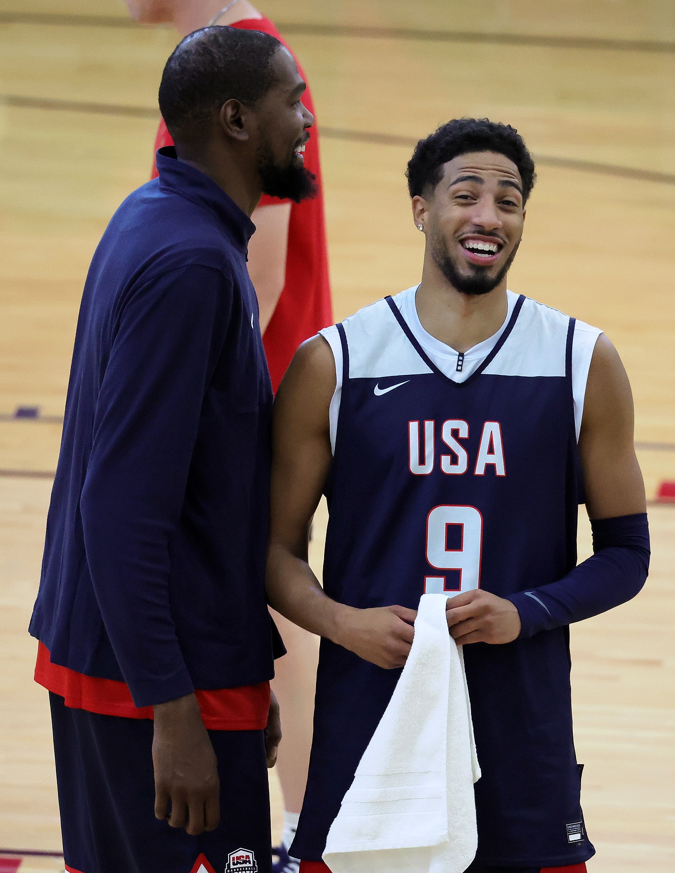 暖心KD！哈利伯顿：我受伤后杜兰特提前到印城 专程来我家看我